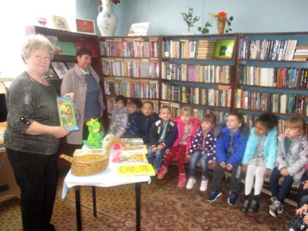 Маленькие нововладимировцы посетили библиотеку